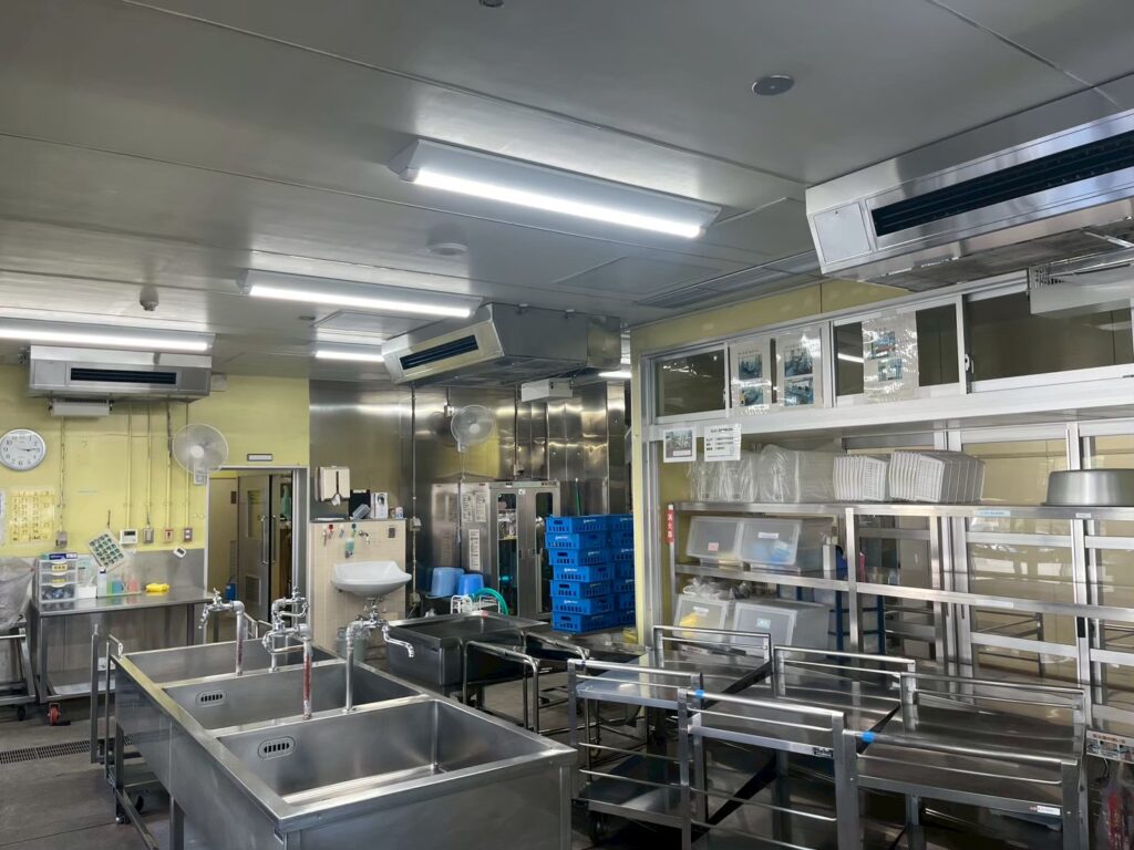 小碓小体育館・調理場空調工事(週休2日)