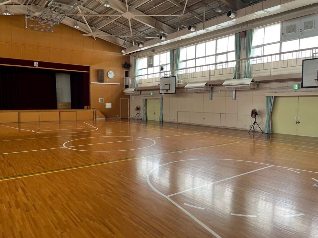 明治小体育館・調理場空調工事(週休2日)